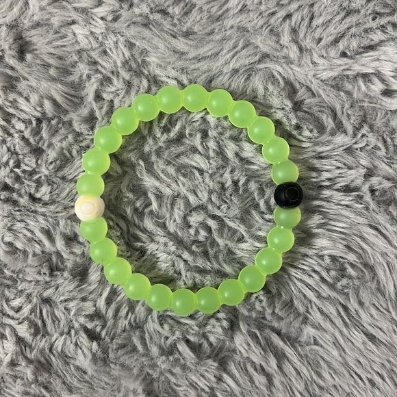 4 Lokai bracelets - Picture 3 of 6